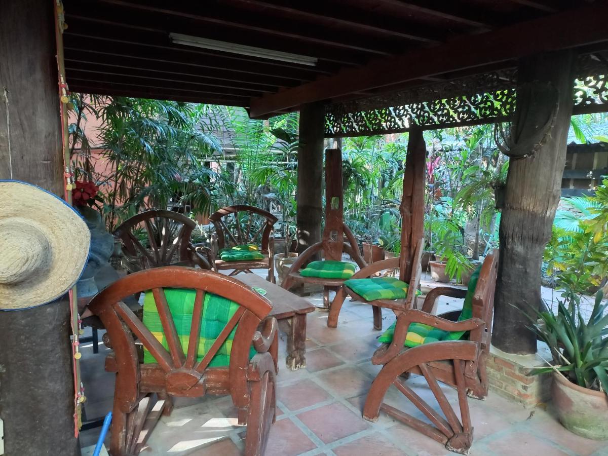 Teak House Chiang Mai Ξενοδοχείο Εξωτερικό φωτογραφία